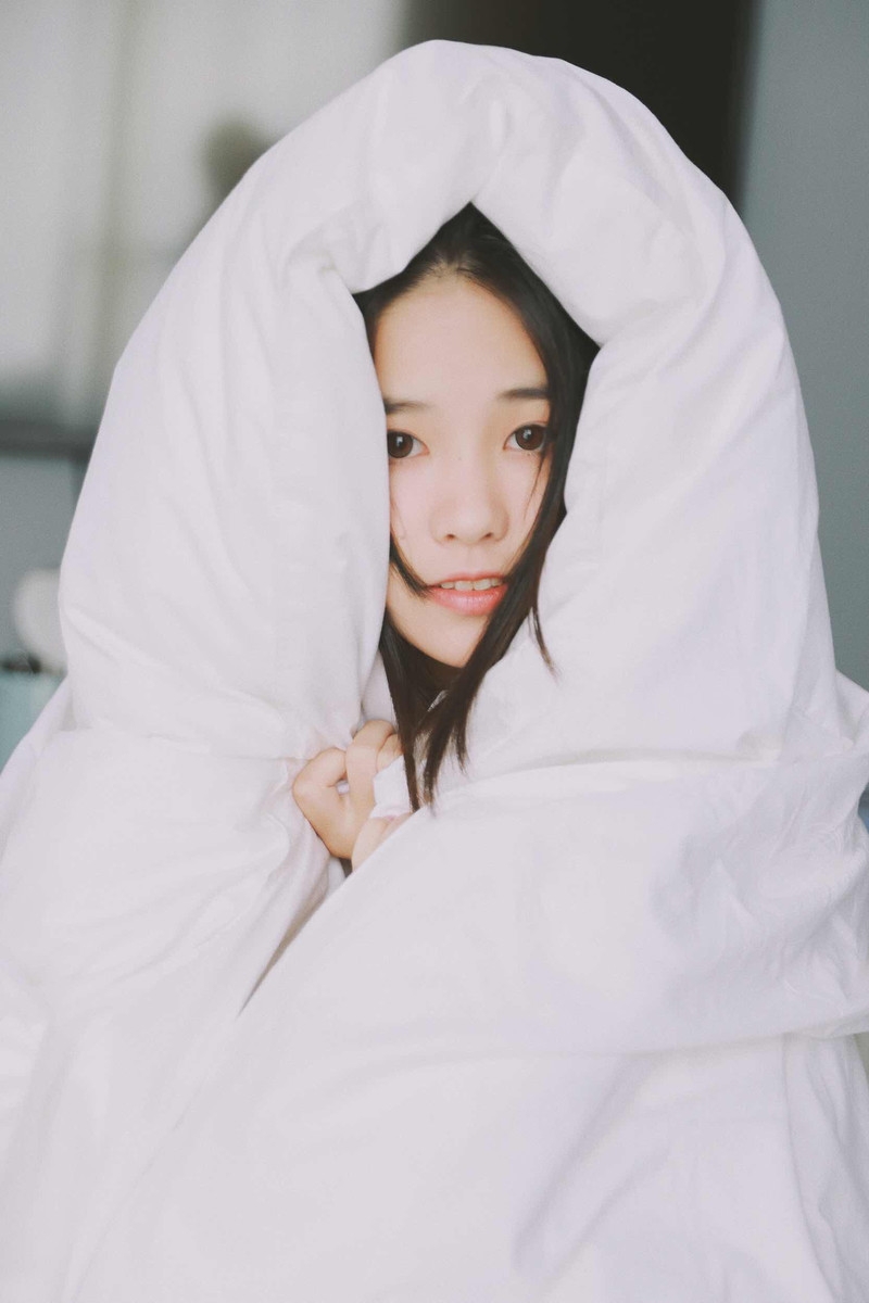 床上美女蕾丝内衣酥胸翘臀细腰美腿 床上美女蕾丝内衣酥胸翘臀细腰美腿