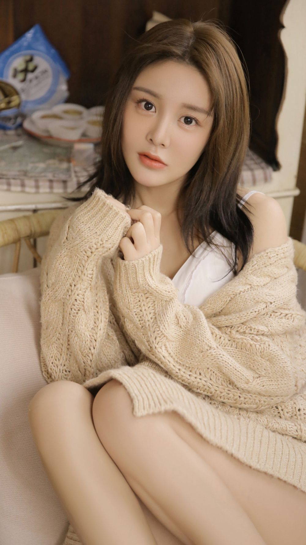 瓜子脸美女白皙大长腿温柔动人 瓜子脸美女白皙大长腿温柔动人