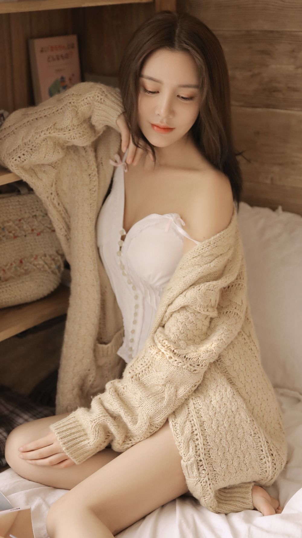 瓜子脸美女白皙大长腿温柔动人 瓜子脸美女白皙大长腿温柔动人