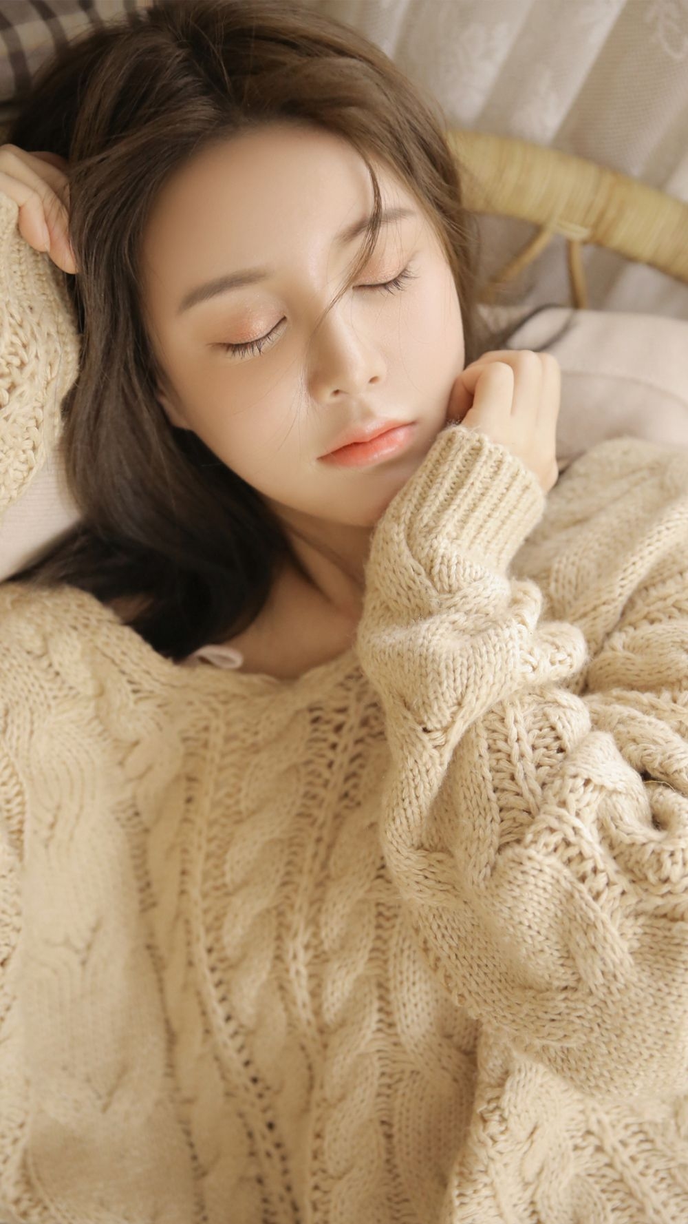瓜子脸美女白皙大长腿温柔动人 瓜子脸美女白皙大长腿温柔动人