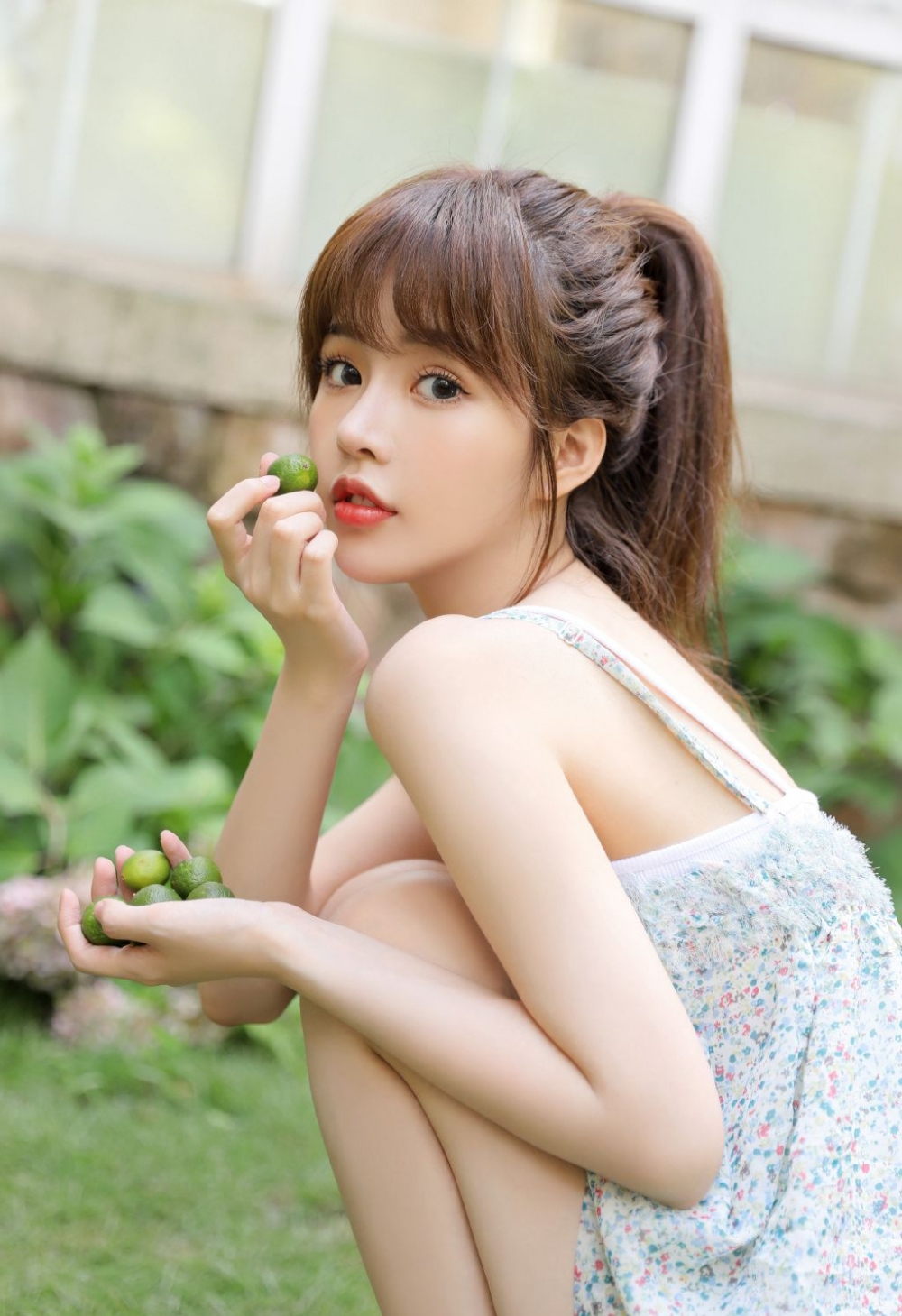 吊带美女萝莉齐刘海高马尾青春活力 吊带美女萝莉齐刘海高马尾青春活力