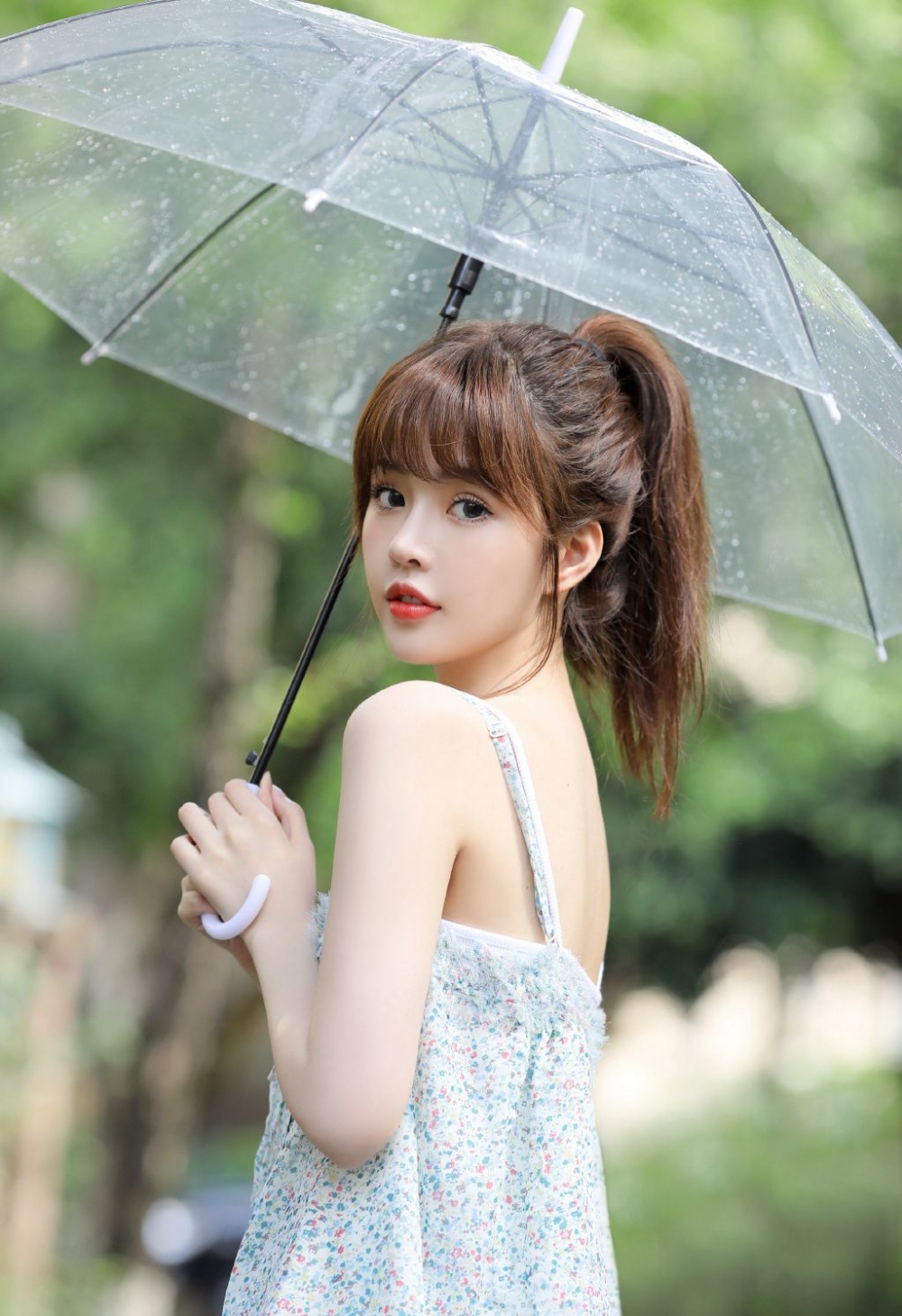 吊带美女萝莉齐刘海高马尾青春活力 吊带美女萝莉齐刘海高马尾青春活力