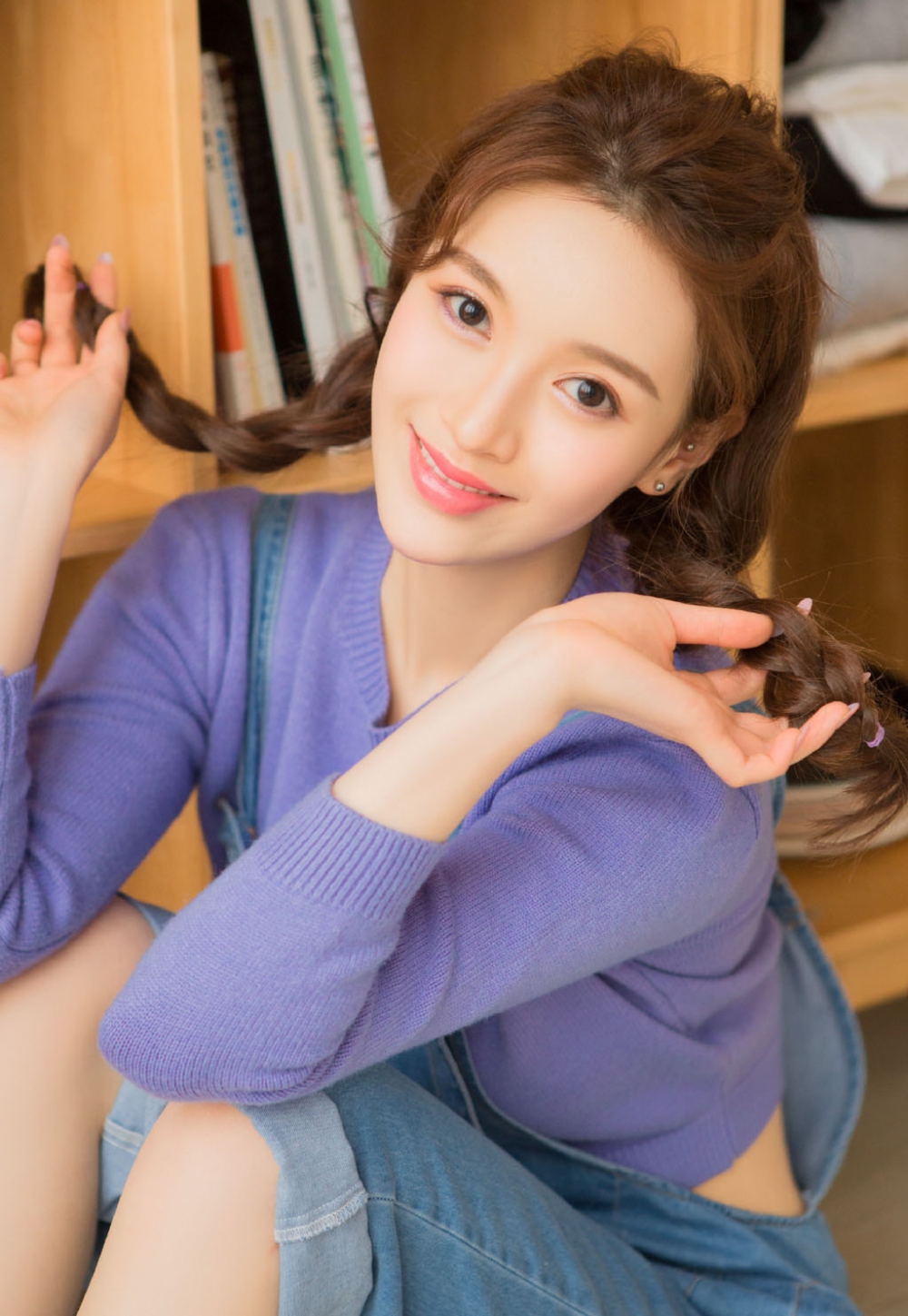 韩式麻花辫美女萝莉背带牛仔裤青春靓丽 韩式麻花辫美女萝莉背带牛仔裤青春靓丽