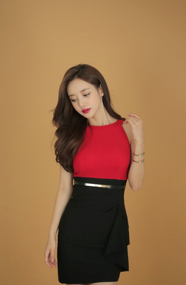 红唇美女紧身包臀裙性感高跟鞋妩媚妖娆 红唇美女紧身包臀裙性感高跟鞋妩媚妖娆