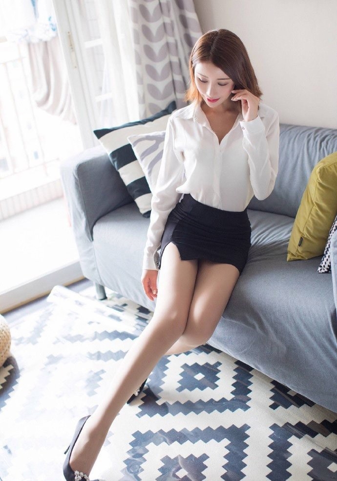 沙发美女秘书黑丝制服高跟美腿极品销魂 沙发美女秘书黑丝制服高跟美腿极品销魂