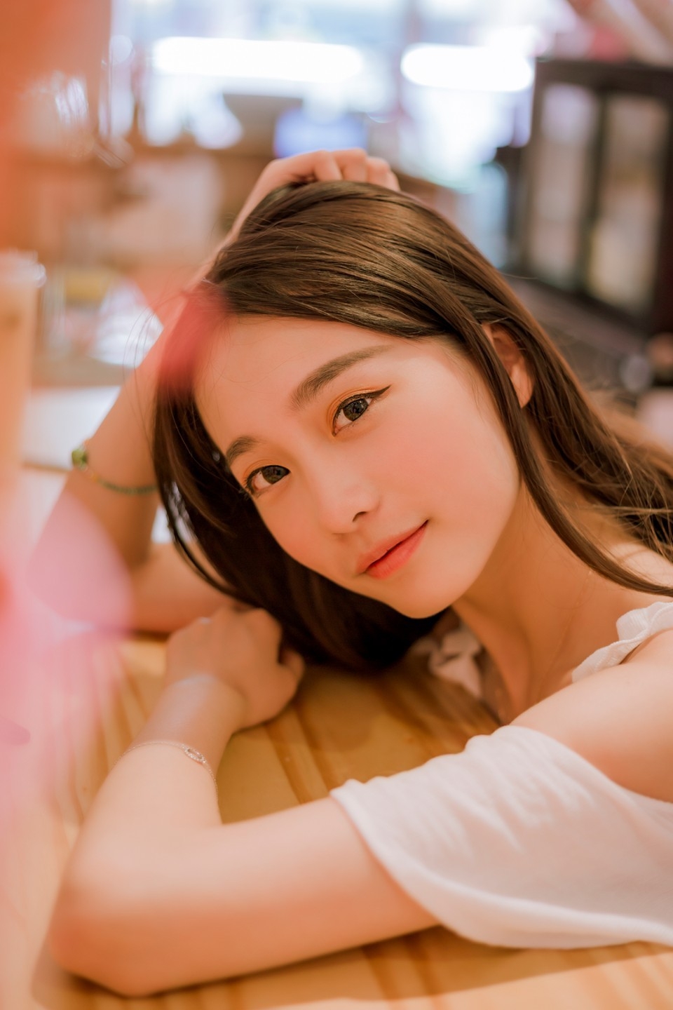 黑长直发美女御姐漂亮脸蛋白里透红 黑长直发美女御姐漂亮脸蛋白里透红