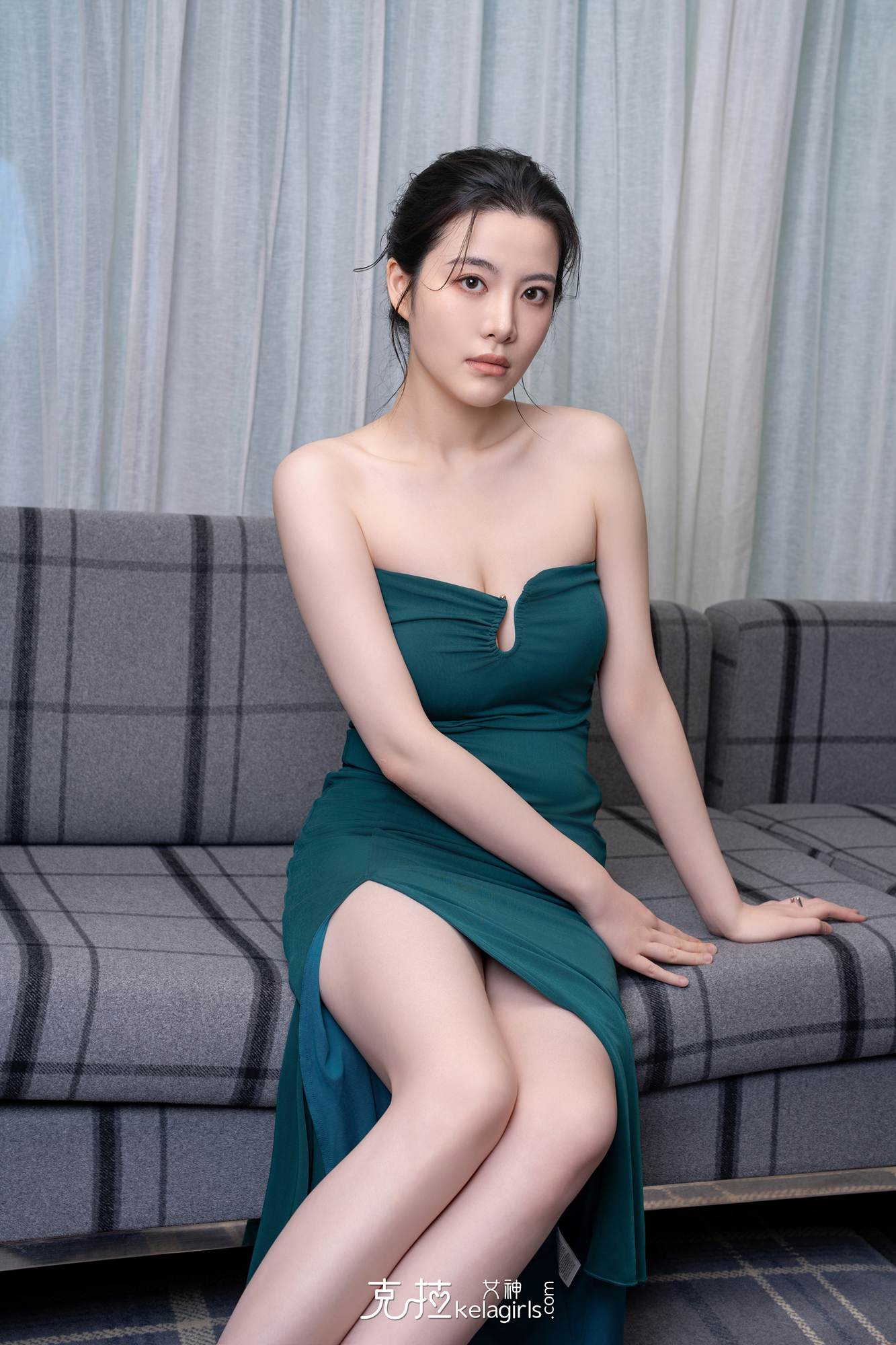 沙发裸脚，丝袜玉足
