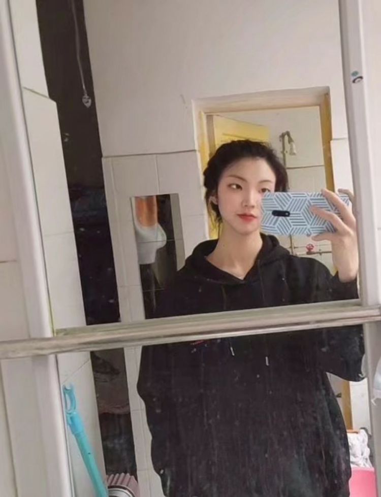 170，98，脾气好，不拍照交个朋友也可以，有需要可以联系，