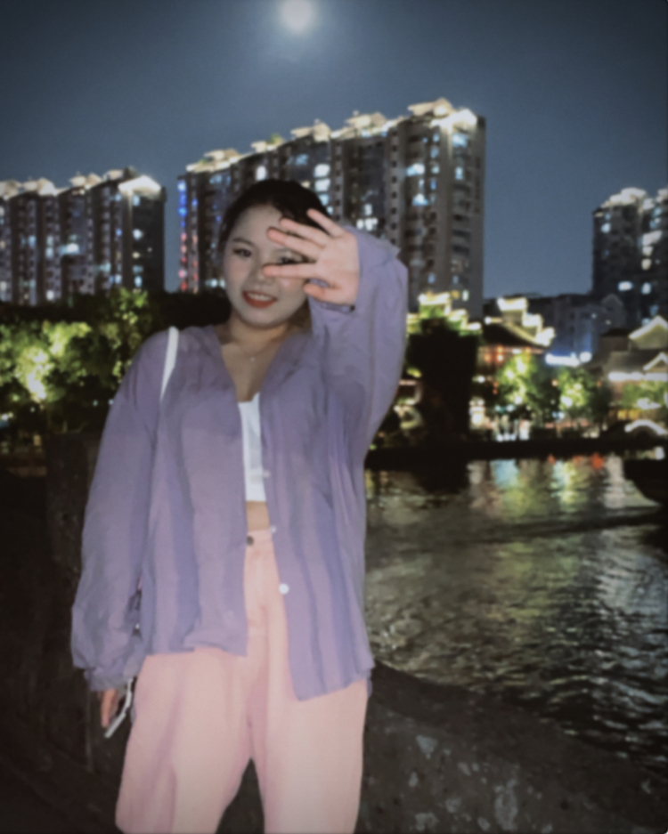 .-浙江省·杭州市·西湖区-抖音-有纹身 风格多样 有点微胖 面对镜头不胆怯 喜欢拍照  会修图