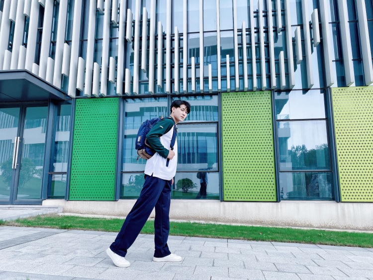 ℡_Elaborateପ-江苏省·南京市·秦淮区-快手抖音-副业模特，只限南京约拍，时间暂定，最近喜欢高级感的照片，希望互勉…
