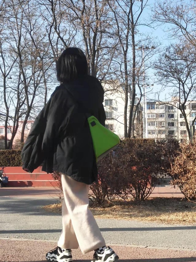 素人素人，是学生，直接寄拍，禁暴露，身高160体重82，有意