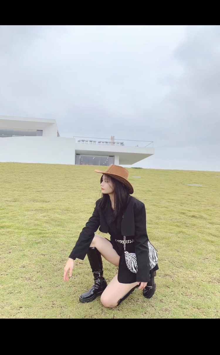 困姐-四川省·成都市·锦江区--接买家秀 和一般服装之类的寄拍 费用可协商 只想赚点零花钱 哈哈哈