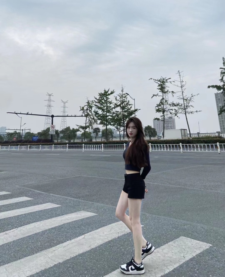 可接服装寄拍，人像写真只限杭州，身高170，甜美清新，时间都