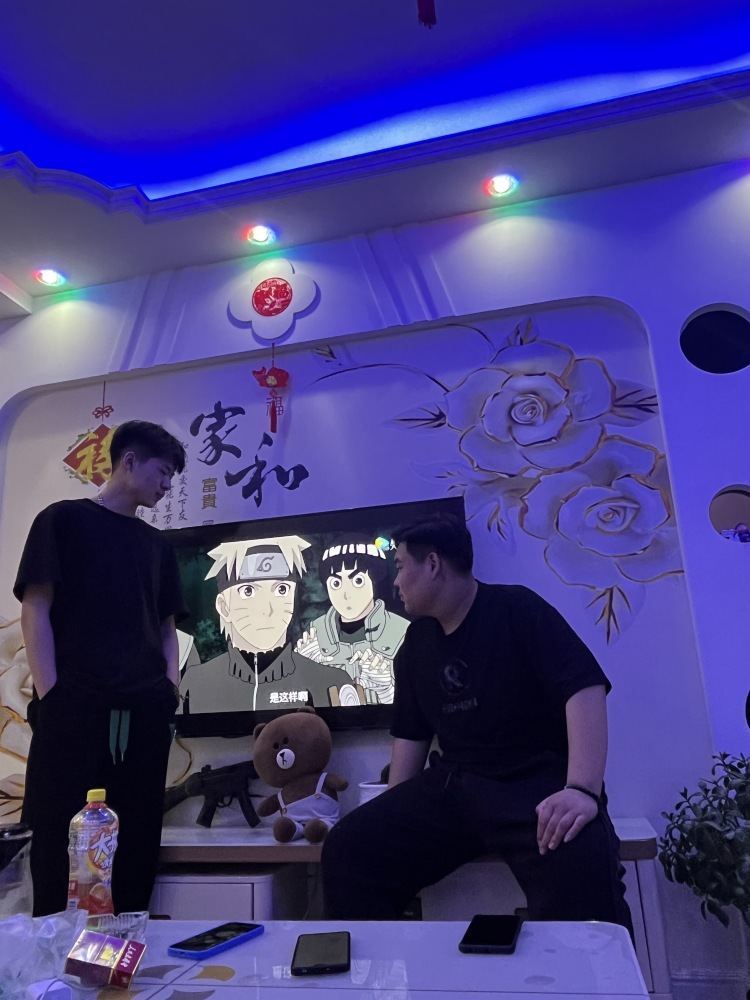 一只燃-黑龙江省·绥化市·望奎县--男大一学生，身高180体重126  寄拍素人希望多多支持 我也会努力提升自己的技术