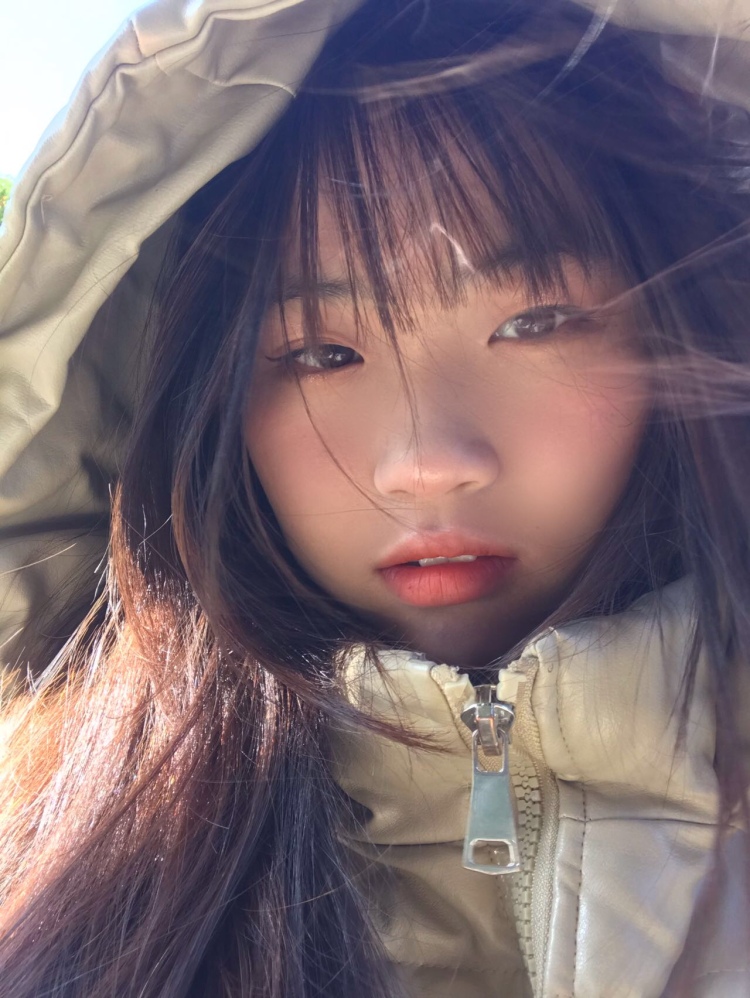TT-湖南省·长沙市·长沙县-抖音 小红书 快手-接寄拍 年龄：18岁身高：162体重：100斤快手粉丝：410寄拍哦可以的就可以直接约拍哦！