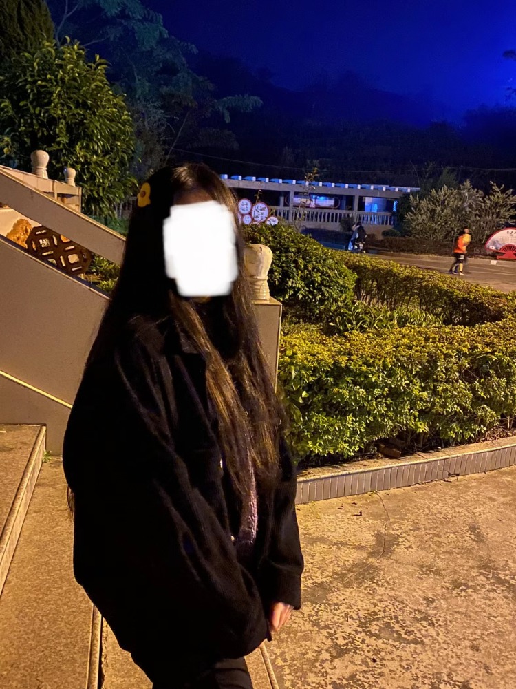 长街短梦-广东省·潮州市·潮安区--喜欢拍照，会p图，可约拍，身高154，体重82，会穿搭，本人适合多种风格。