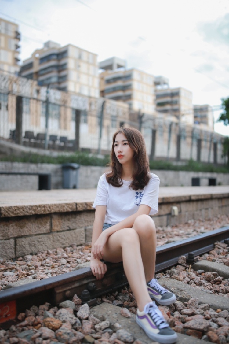 弦语霜问-广东省·深圳市·龙岗区-头条号、抖音、知乎-深圳摄影，互免约拍擅长日常、Cosplay、汉服、JK等题材拍摄，不管是萌新还是大佬都可过来一起创作！你可以提供想法一起尝试。