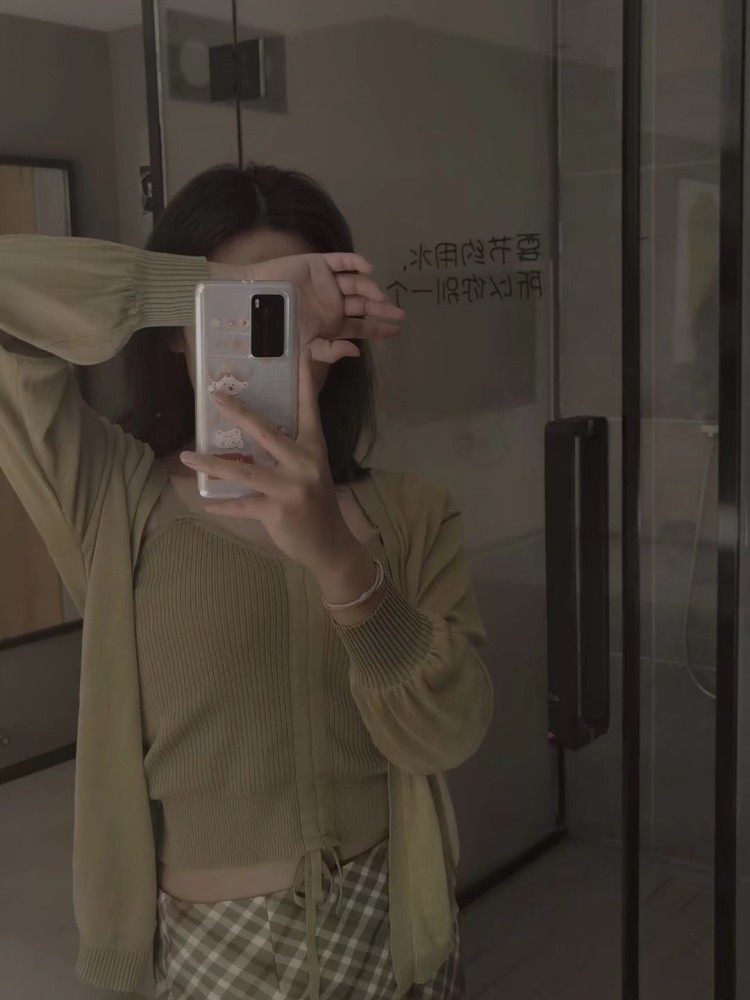 寄拍口红，包包，正畸产品，体重105.身高165。衣服可接，
