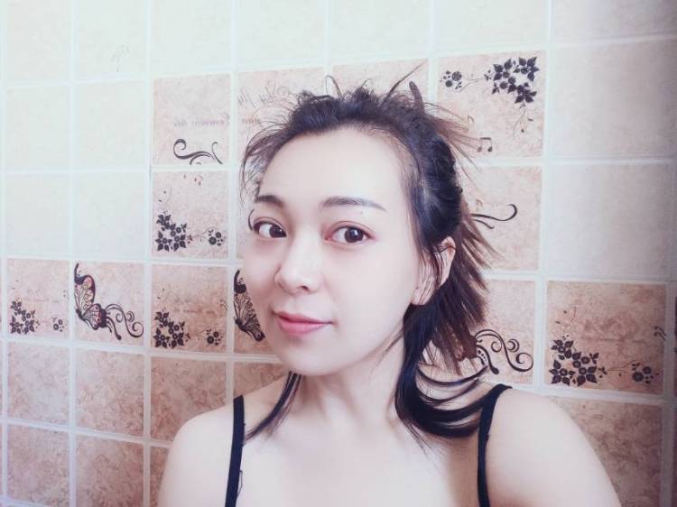 小雨(本人)-内蒙古自治区·鄂尔多斯市·东胜区--一个追梦人，特别喜欢古风，喜欢时尚的东西，喜欢不同风格的衣服，希望能找到有共同梦想的你！