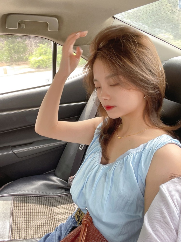 本人喜欢拍照，想尝试各种风格（不接受太暴露）