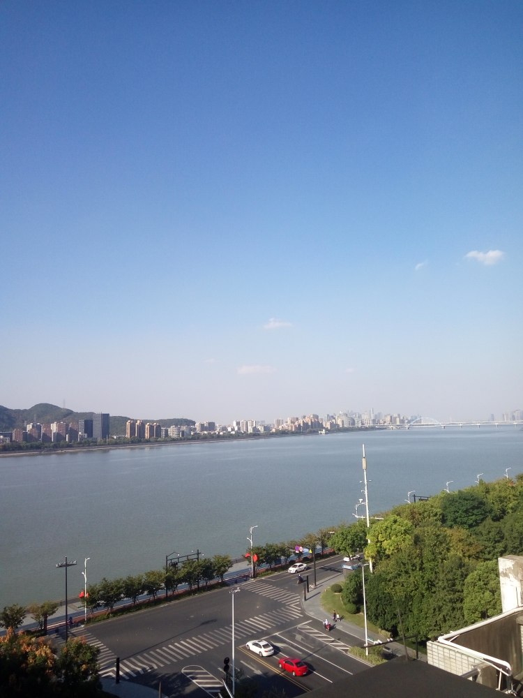 我平时喜欢研究“舞剑”的视频，心里有很多想法， 我想拍摄一些