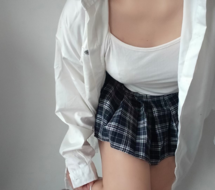 .-江西省·赣州市·章贡区--接寄拍 各类服饰 会拍照会高p  各种风格都行 安慰可靠 出图快