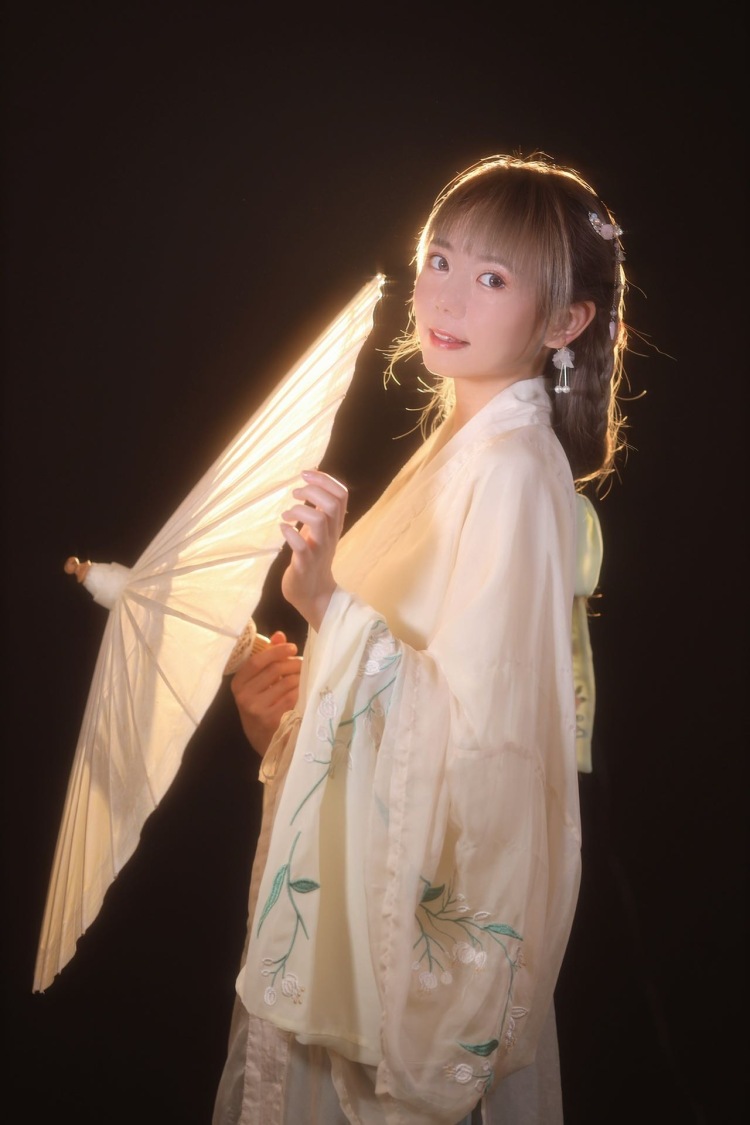 鹿鹿-广东省·广州市·番禺区--168cm 90kg 82 57 87 接淘宝寄拍，淘宝商品图，写真，私人约拍，妆面.短视频等各种形式，接受风格多样，喜欢来找我约拍吧