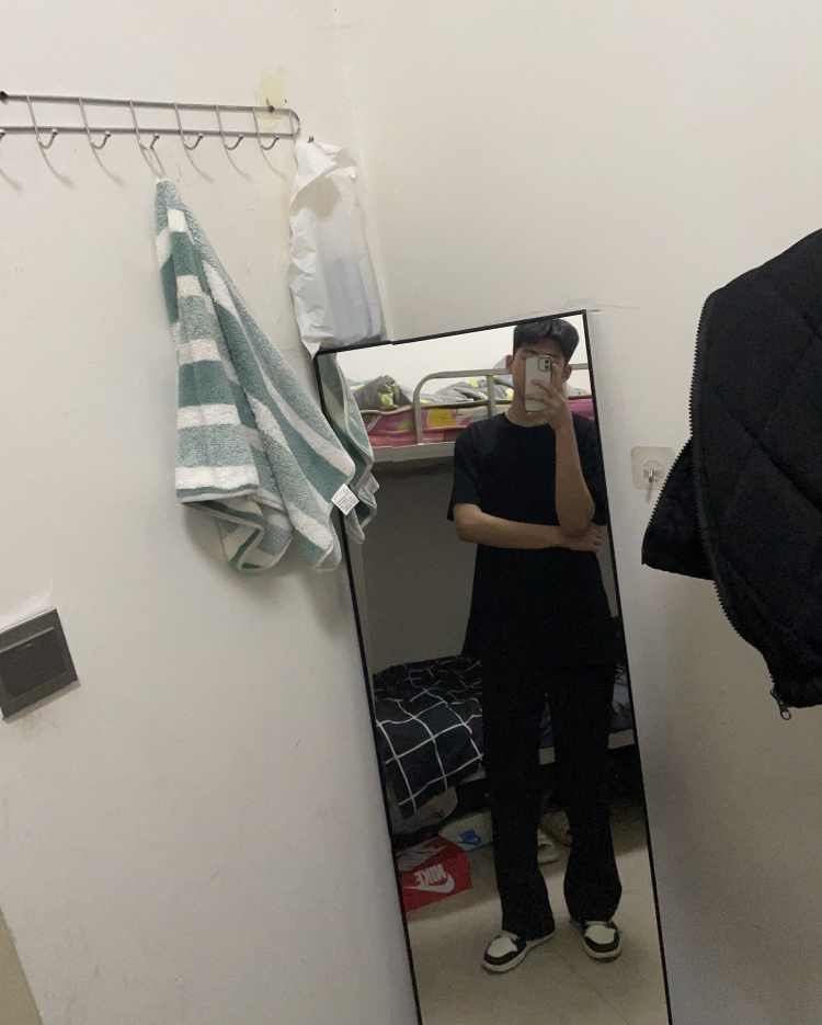 一只燃-黑龙江省·绥化市·望奎县--男大一学生，身高180体重126  寄拍素人希望多多支持 我也会努力提升自己的技术
