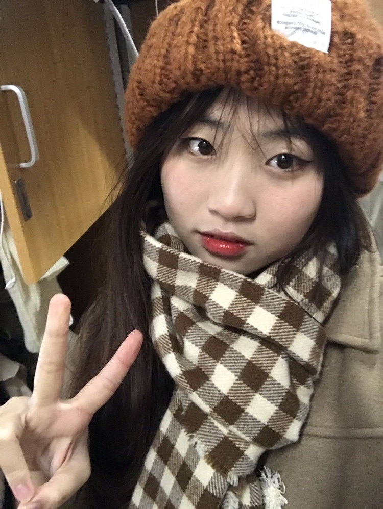 TT-湖南省·长沙市·长沙县-抖音 小红书 快手-接寄拍 年龄：18岁身高：162体重：100斤快手粉丝：410寄拍哦可以的就可以直接约拍哦！