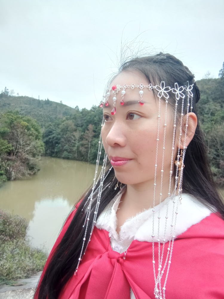 风轻-广西壮族自治区·百色市·西林县--2021已过去，在2022里心想事成！阖家安康！希望自己大胆一点。