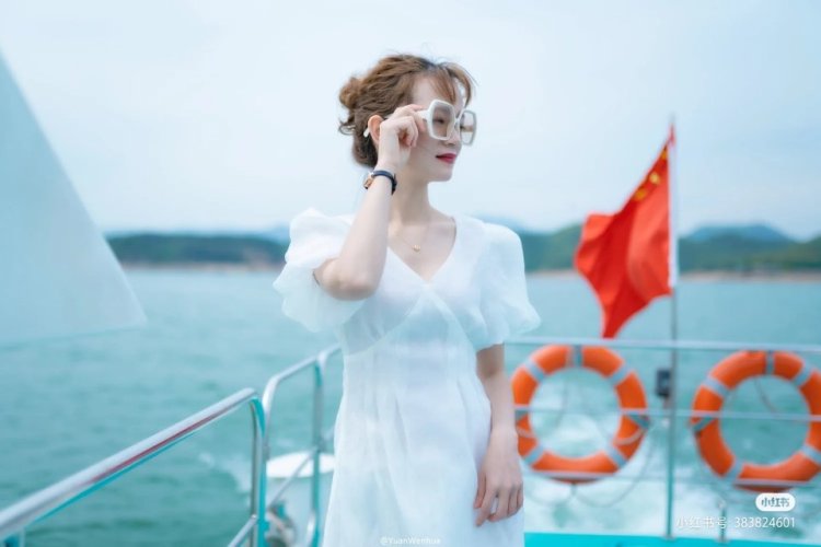 袁师兄-北京市·北京市·朝阳区-微博|小红书|图虫|朋友圈-喜欢尝试各种风格，喜欢拍照的小伙伴走起～#闺蜜 #情侣 #领证跟拍 #婚礼跟拍 #写真 #港风 #复古风