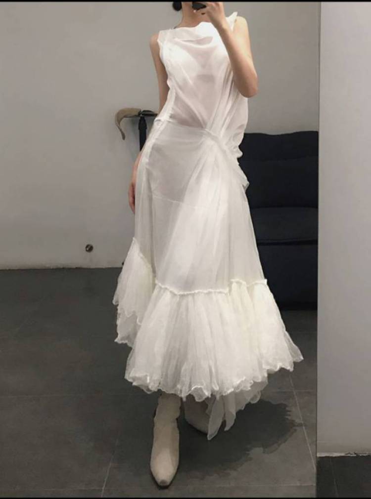 福雲-广东省·深圳市·宝安区--提供以下服装中的一件或多件，在深圳海边进行静态照片拍摄和视频拍摄，妆容需要自行解决，麻豆净身高需要166cm以上，有机会获得打印相片一张。