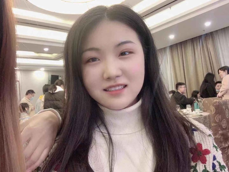 唯一-上海市·上海市·嘉定区--素人，之前没怎么拍过照片，想学习拍照姿势，怎么拍的自然，不会那么假