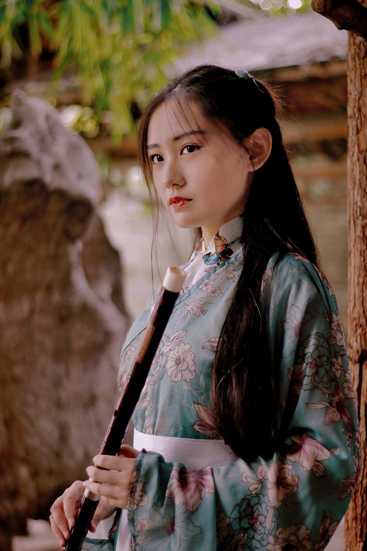 Victoria-广东省·汕头市·龙湖区-微博-擅长古风、清新、唯美、复古、情绪、妆面写真，不拍摄性感风，不接受互免，更多作品案例可联系私聊