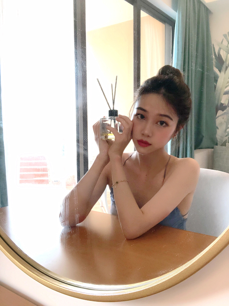 Je-广东省·广州市·花都区--喜欢拍照 可尝试多种风格 过于暴露的不接地点广州范围内都可时间上周一到周日都方便