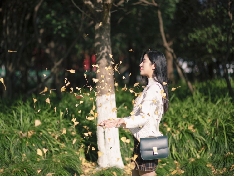 小白-上海市·上海市·浦东新区--目前在积累作品中希望模特面对镜头不要太紧张灯具齐全 可拍夜景 可拍棚有需要互勉的可以dd我！大概出9张图 包修下面这些是我之前拍摄的