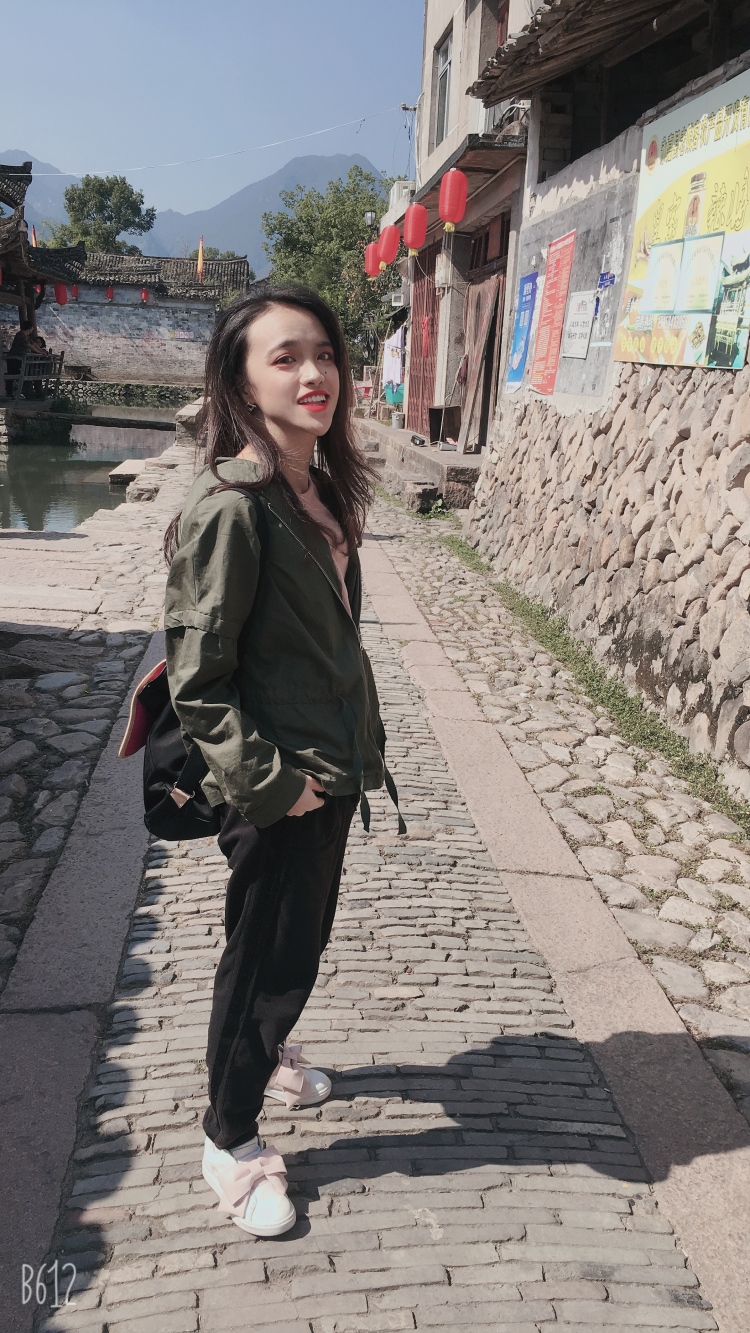 阿鸢☀️-贵州省·贵阳市·南明区-抖音、微博、小红书、b站-可接受汉服，学院休闲风，淑女风，欧美风萝莉风等，帮朋友工作室平台做个一两期约拍模特费用可协商