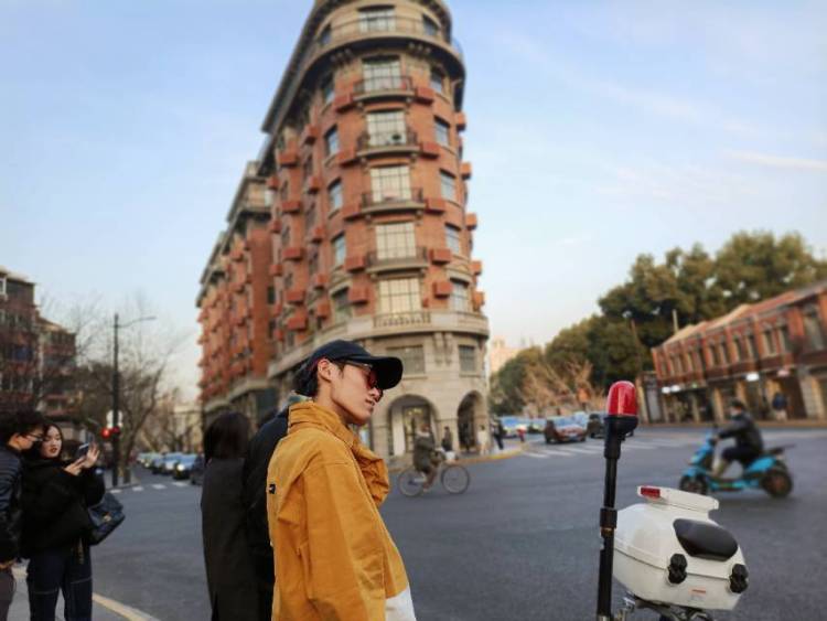 戏剧影视表演专业，二月底三亚旅游希望椰梦长廊什么地方帮我拍照