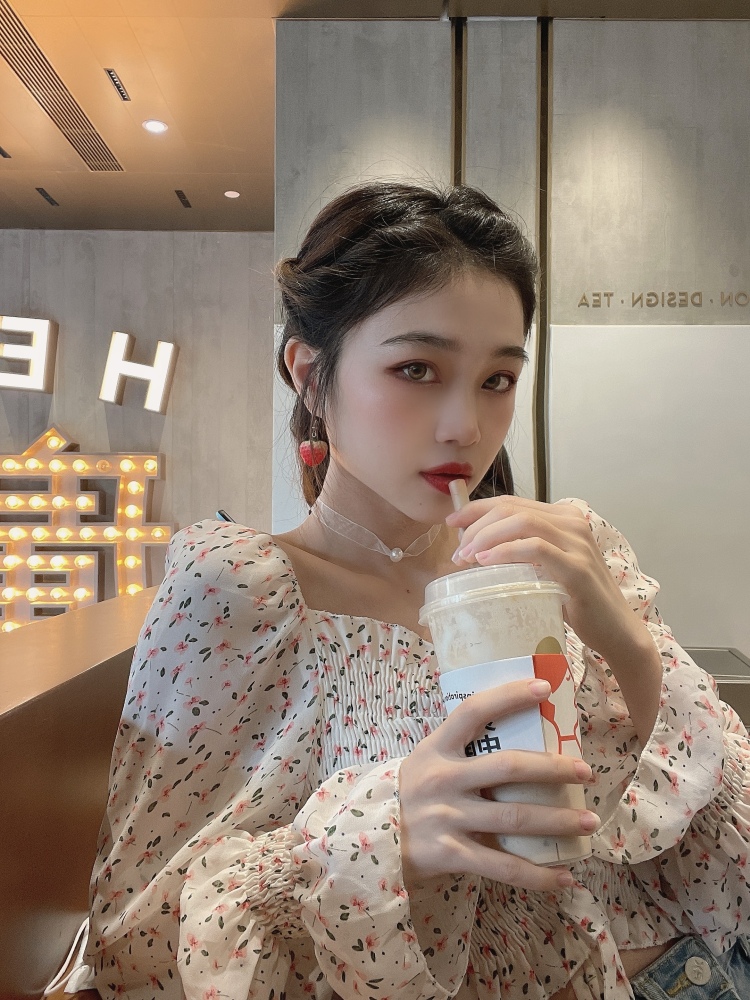 Je-广东省·广州市·花都区--喜欢拍照 可尝试多种风格 过于暴露的不接地点广州范围内都可时间上周一到周日都方便