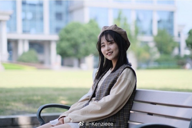 坐标上海，喜欢拍照，日常 汉服 jk lolita各种风格都