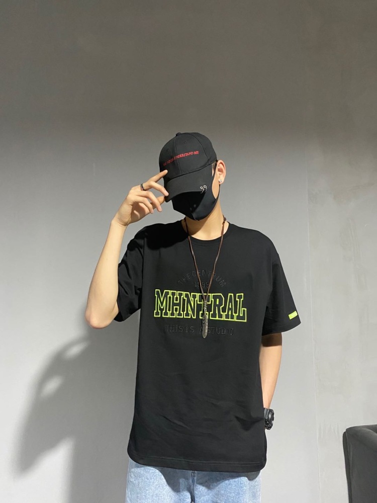 k-广东省·广州市·增城区--身高178体重118，现在位于广州，是个模特但时间不长，寄拍约拍都可以聊，没那么多就是想赚钱