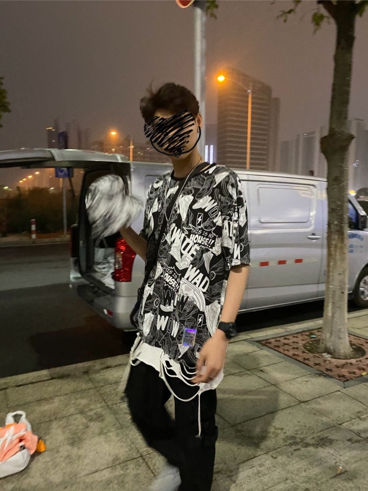 k-广东省·广州市·增城区--身高178体重118，现在位于广州，是个模特但时间不长，寄拍约拍都可以聊，没那么多就是想赚钱