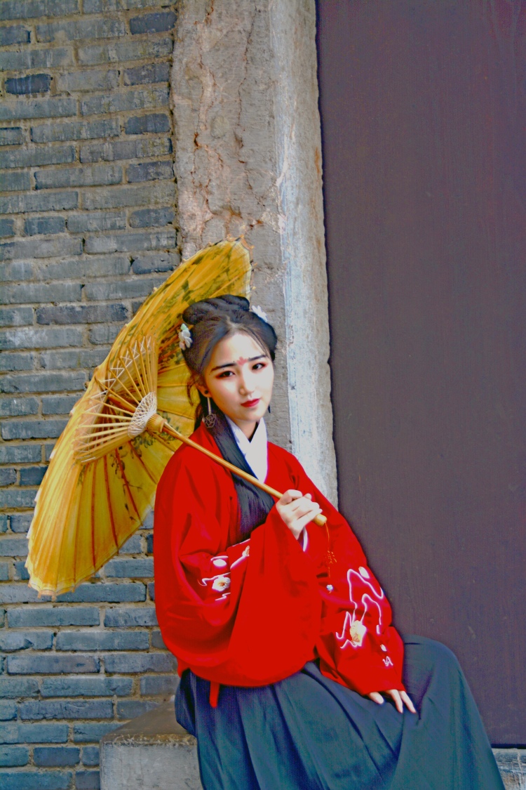 YeBo-广西壮族自治区·桂林市·雁山区--本人女大学一枚，想做一个汉服模特（别的风格也可以），接寄拍，约拍也行，白菜价，商家看过来啊