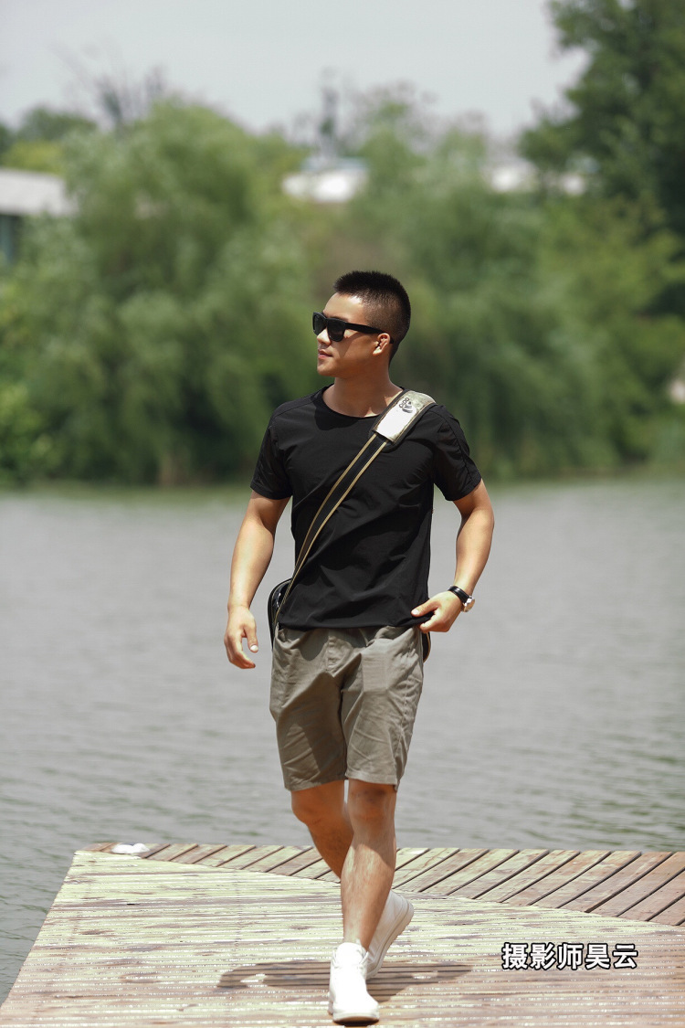 爱DO摄影师昊云-上海市·上海市·浦东新区-微博，摄影师昊云-欢迎自信有创作想法的你来约拍，本人在上海，优秀互免，不提供妆照，需自备，如果约的地点需要门票，由约拍者支付，拍摄完成的照片，双方享有使用权，约拍既同意让渡肖像权。