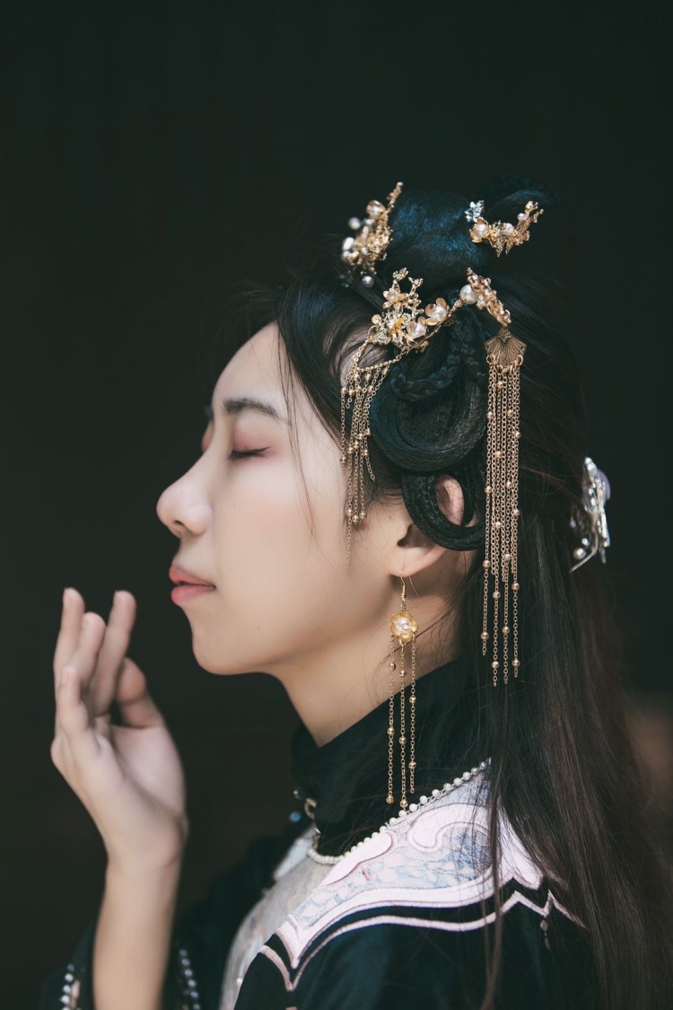 近期元旦想拍汉服平时周日有时间可以长期合作。主要汉服为主