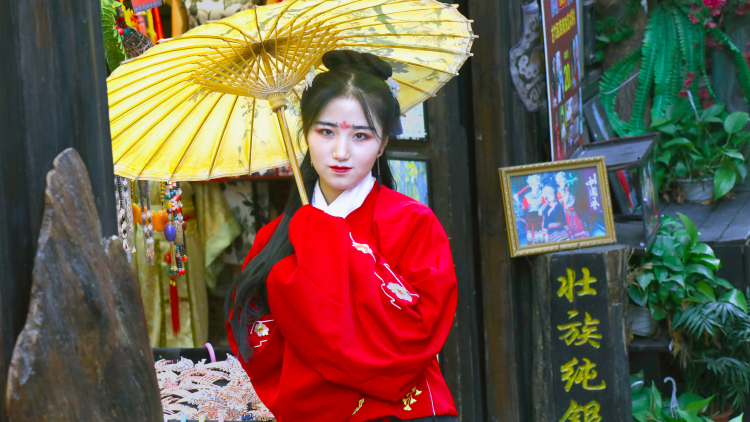YeBo-广西壮族自治区·桂林市·雁山区--本人女大学一枚，想做一个汉服模特（别的风格也可以），接寄拍，约拍也行，白菜价，商家看过来啊
