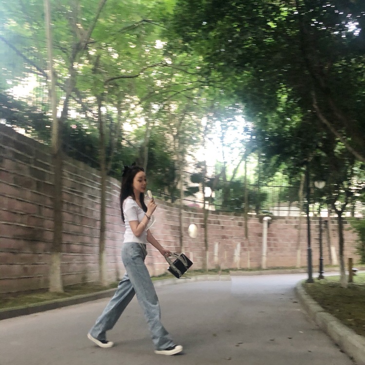 星星-重庆市·重庆市·沙坪坝区-抖音、小红书、微博-更希望合作寄拍，拍摄时间多为周末和不上课的空闲时间，地点在重庆主城咖啡厅、甜品店、酒店都可以，好看就行.