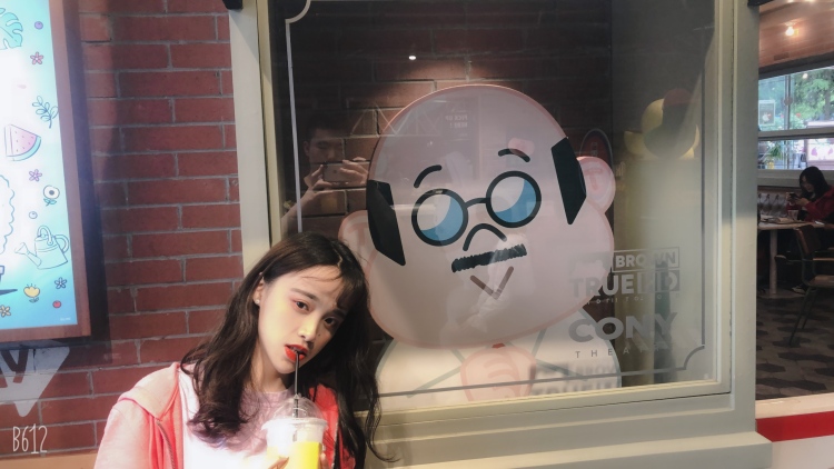 阿鸢☀️-贵州省·贵阳市·南明区-抖音、微博、小红书、b站-可接受汉服，学院休闲风，淑女风，欧美风萝莉风等，帮朋友工作室平台做个一两期约拍模特费用可协商