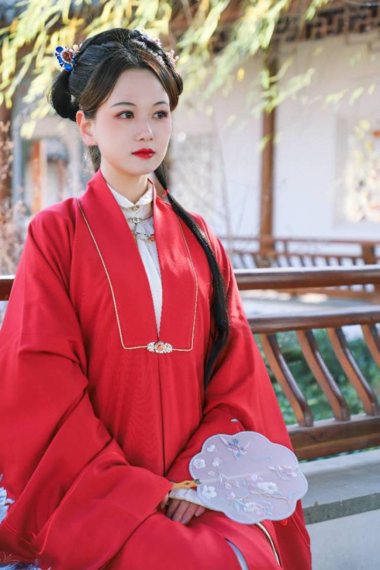 成了仙的猪仙贝-北京市·北京市·东城区--微博认证摄影师，锐景创意签约摄影师有自己工作室，高质量模特可合作，不定时会有通告