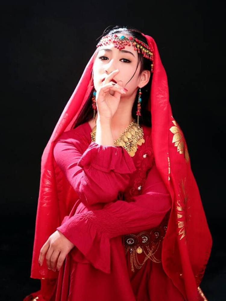 温暖-河南省·郑州市·中原区--学生党，喜欢拍照，有意愿兼职平面模特，希望借此积累经验，约拍时间再议